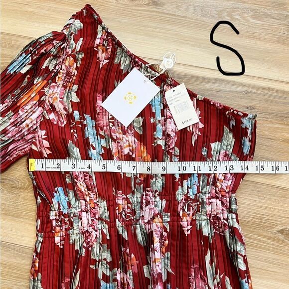 WAYF Pleated One Shoulder Floral Top Scarlet Roses - Picture 10 of 11